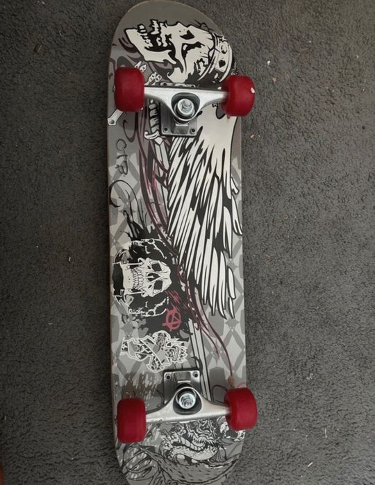 Skateboard aproape nou