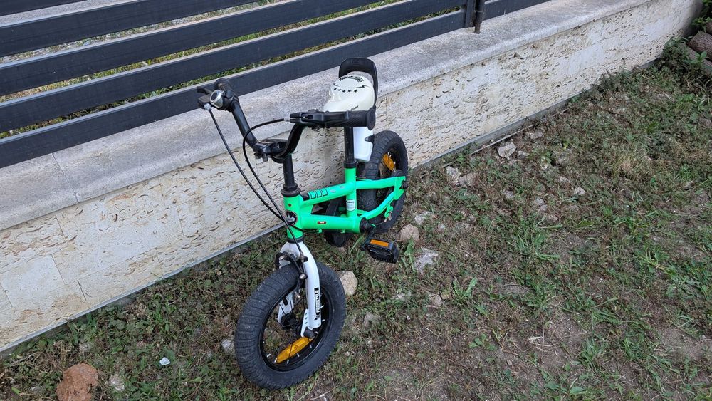 bicicletă RoyalBaby Freestyle pe verde cu roți de 12 inch