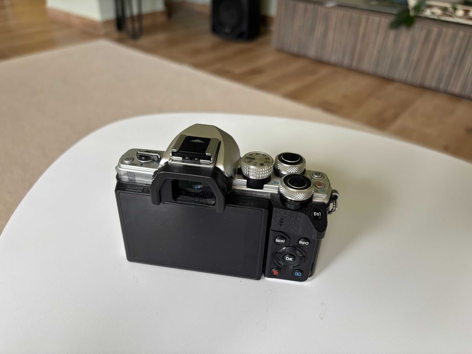 Olympus OM-D E-M10 Mark II - тяло