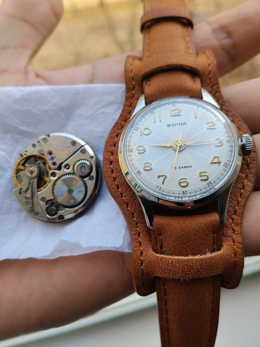 Механические часы Волна.