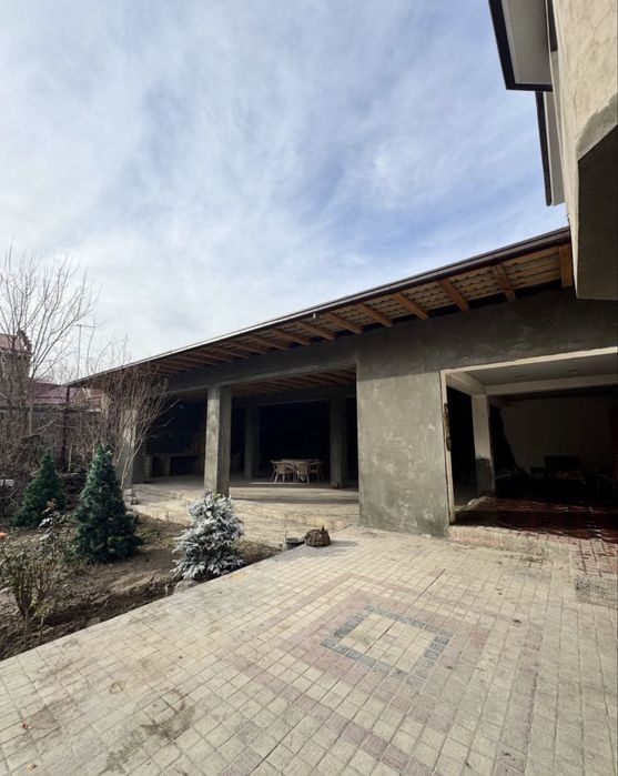 Дом 3 этажа 6 соток