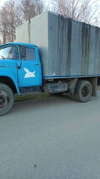 продам три зила два  самосвала и будку