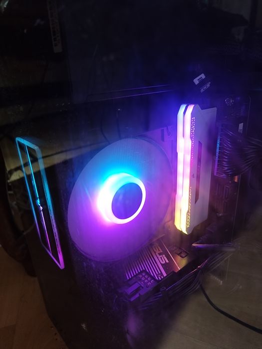 Vând PC Gaming Rtx 3060 12 GB de la asus, Intel i5 10400f , 16 GB RAM vengeance 3200