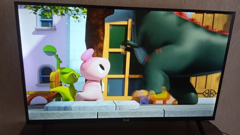 Продам телевизор смарт LG 81см