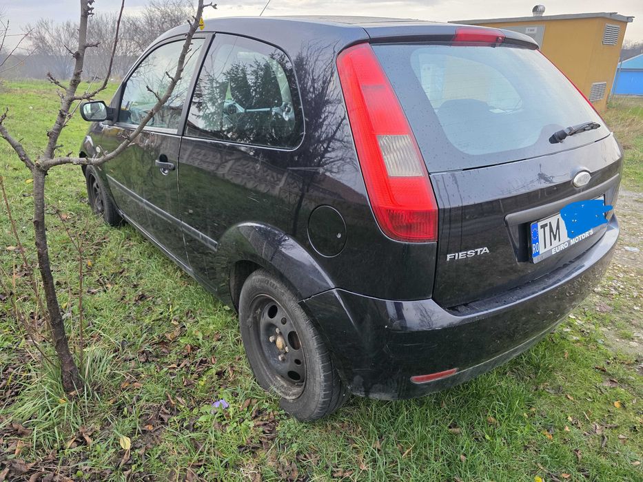 Vand Ford Fiesta 2005 1.3l Benzina 2 500 lei Negociabil
