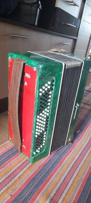 продам баян КРЕМИНЭ