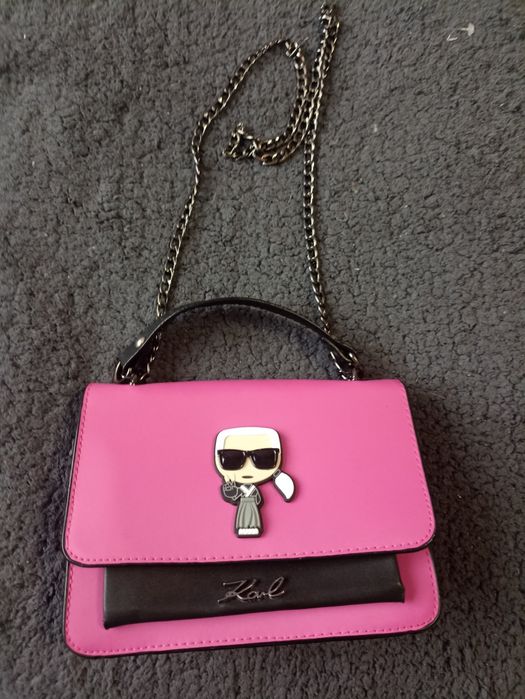Продавам чанта на Karl Lagerfeld