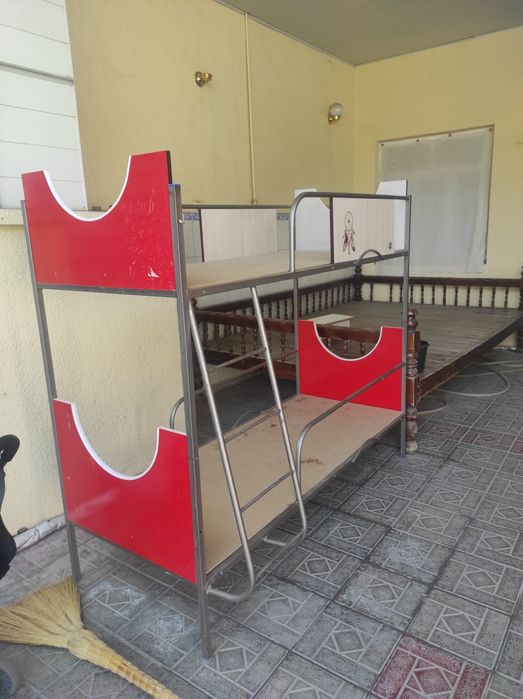 Продается двухэтажный металлический кровать
