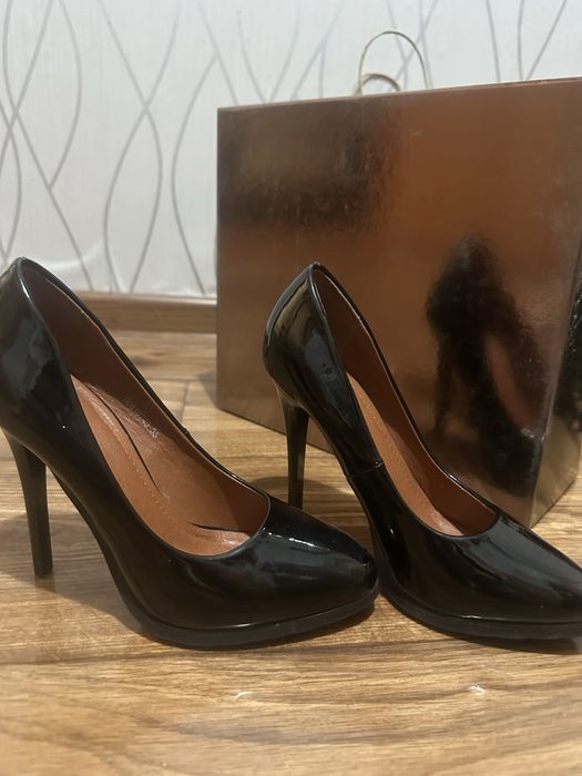 Туфли лакированные 35 размер