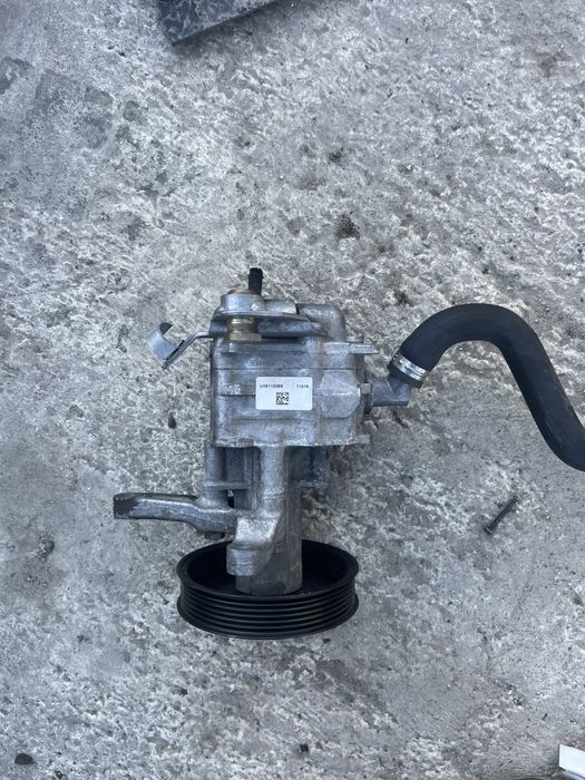 Хидравлична помпа бмв ф10 ф11 530хд хидравлична помпа bmw f10 f11 530d
