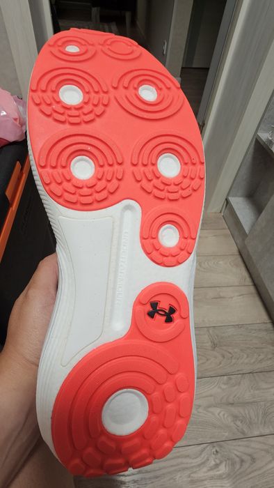 Продам кроссовки Under Armour новые оригинал