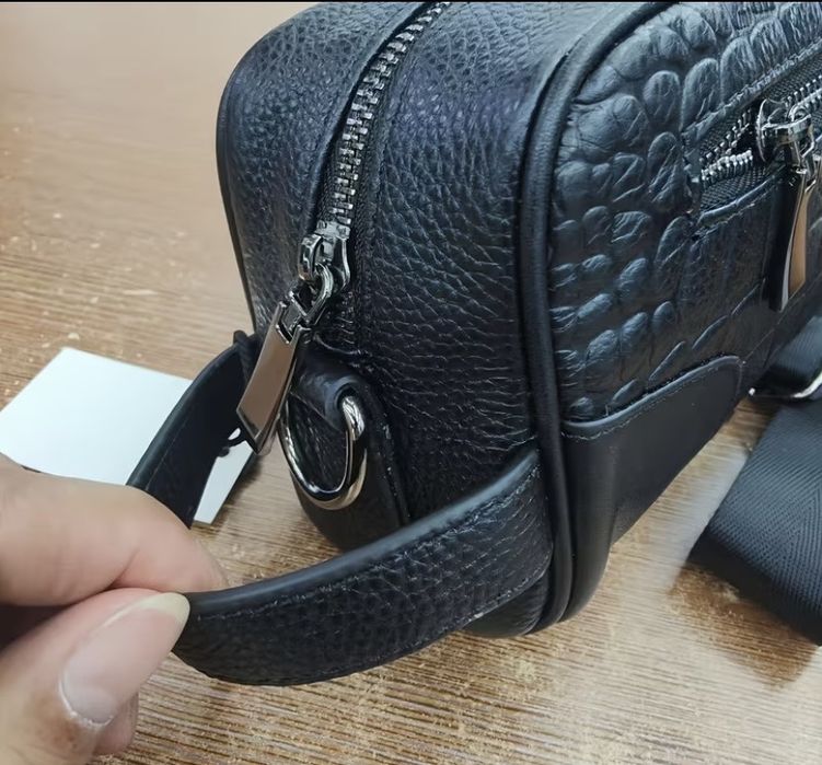 Клатч продается