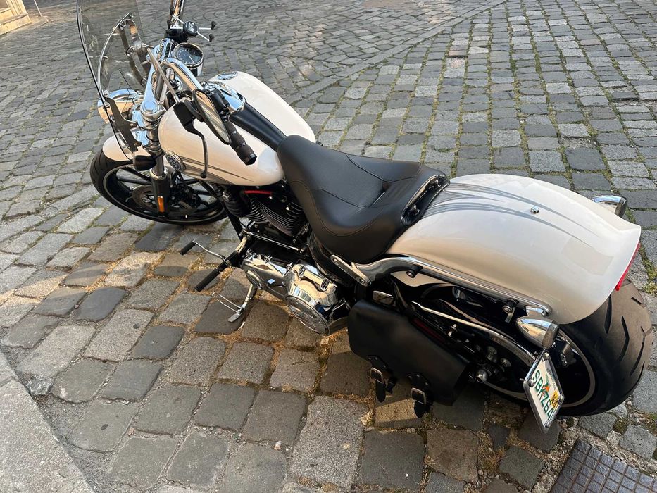 Harley Davidson Breakout 2016, 7,000 mile -  Conditie Excelenta