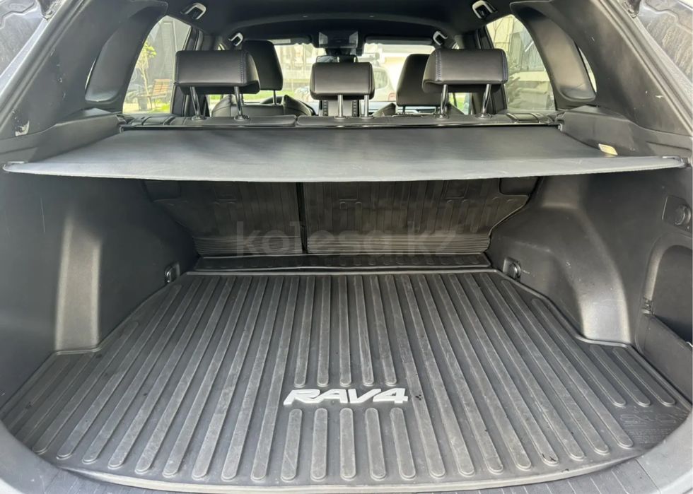 Toyota Rav4 2,5 2022 AWD гибрид