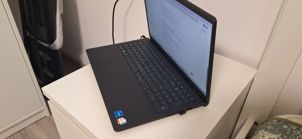 LaptopDell Vostro 3520 i5-1235U, 16GB RAM, SSD 512GB, Full HD – Stare