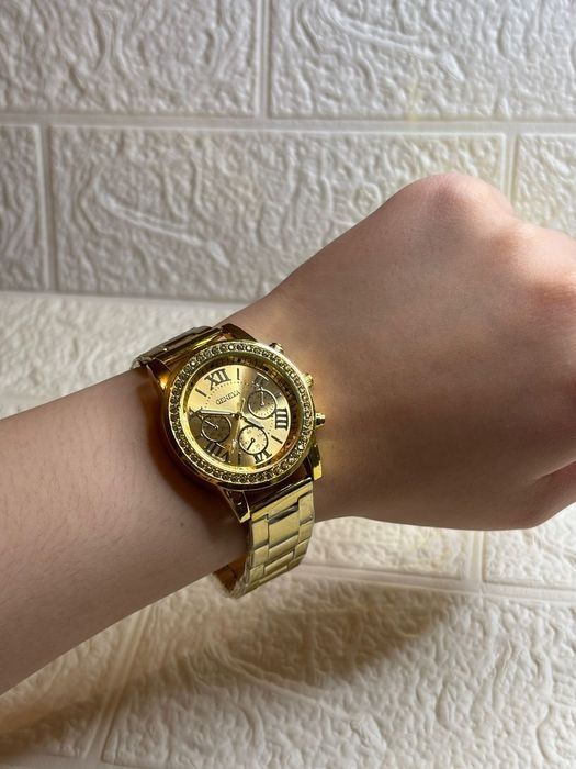 Часы женские (новые) .