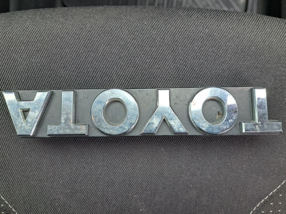 Sigla cromata Toyota