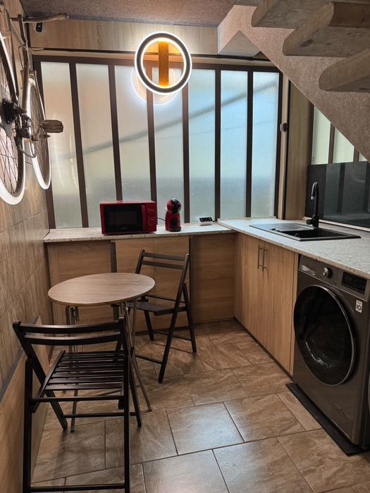 Garsonieră Minimalistă Modernă