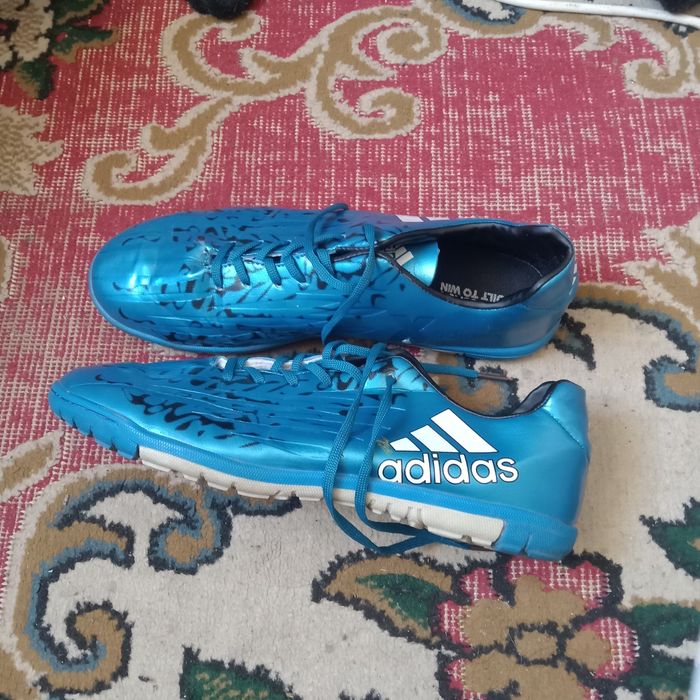 Футбольные бутсы без шипов