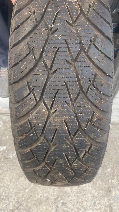 Шины  4 штуки 215/60/16