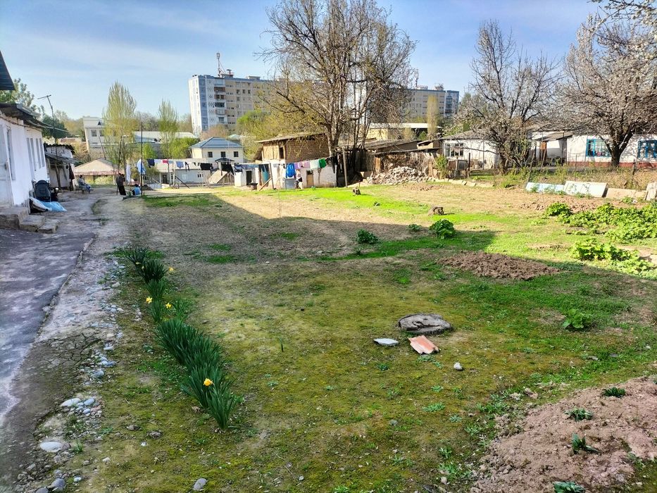 Uy sotiladi 12 sotixli.  Qibrayda