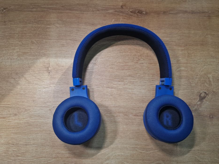 JBL E45BT слушалки