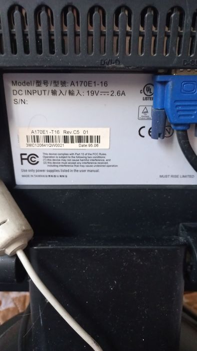 Монитор б/у.Черного цветы, небольшой рабочий.