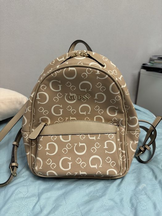 Оригинальный рюкзак Guess в отличном состоянии, не носился