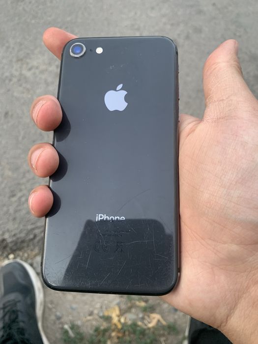 Продается айфон 8