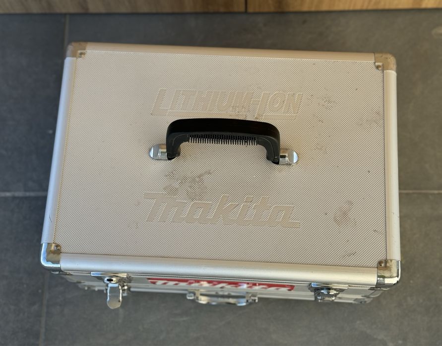 Cutie metalica transport Makita