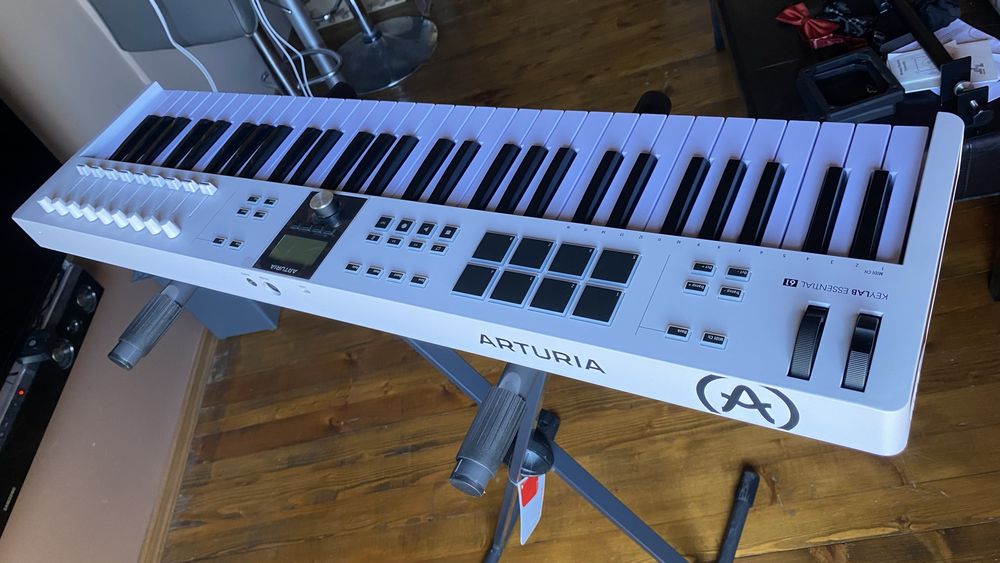 ARTURIA KeyLab essential 61 midi keyboard