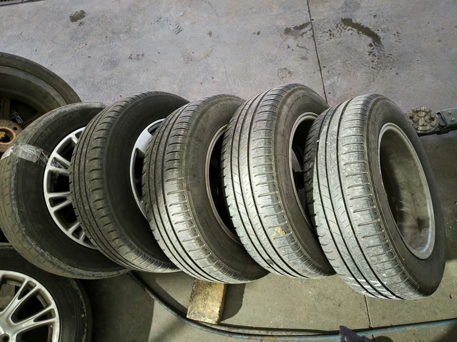 Set 4 jante aliaj R15, 5×112, echipate cu anvelope de vară 195/65/15