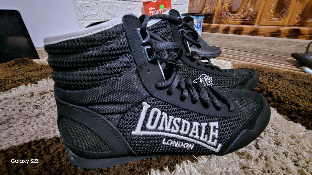 Pantofi box lonsdale London 
Mărimea 45
Forte puțin folosiți aproape n