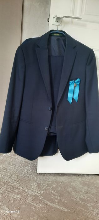 Продам  костюм..