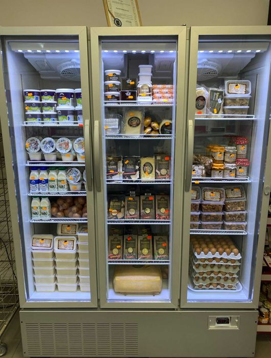 Vitrina Frigorifica cu 3 usi batante / -1 +8 C/150x70x205cm/  NOU