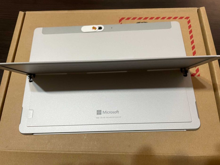 Microsoft Surface go3, i3 ,8gb ram,128gb ssd,win 11 pro