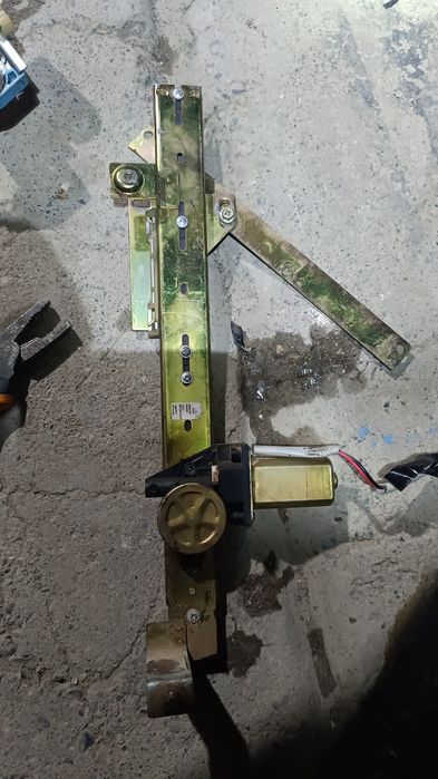 Стеклоподьёмник нива