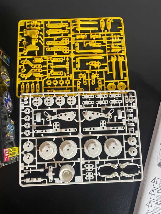 Kit robotica STEM - Robot multifunctional Solar si hidraulic 12 in 1