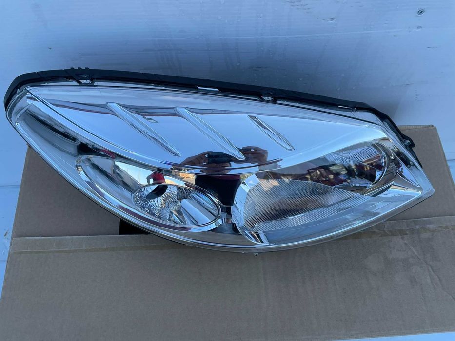 Far dreapta Dacia Sandero 1 2008+ nou original Renault