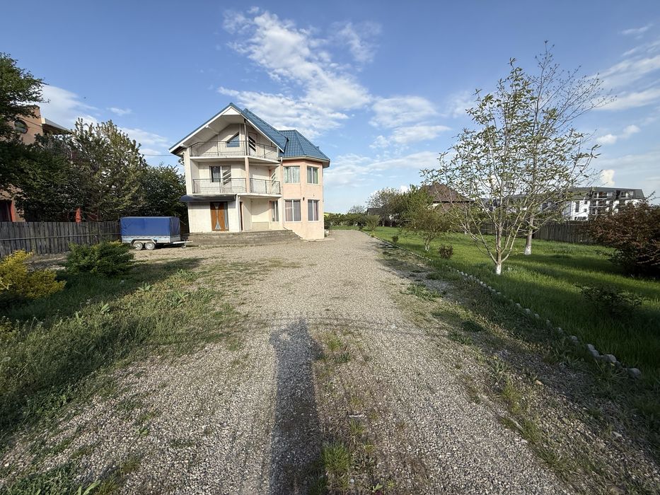 De inchiriat - str Fermelor ( vis a vis Brico Depot - Penny). Pretabil afacere