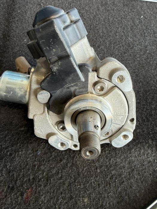 Горивна помпа високо налягане VW Audi Skoda Seat TDI 04b130755F гнп