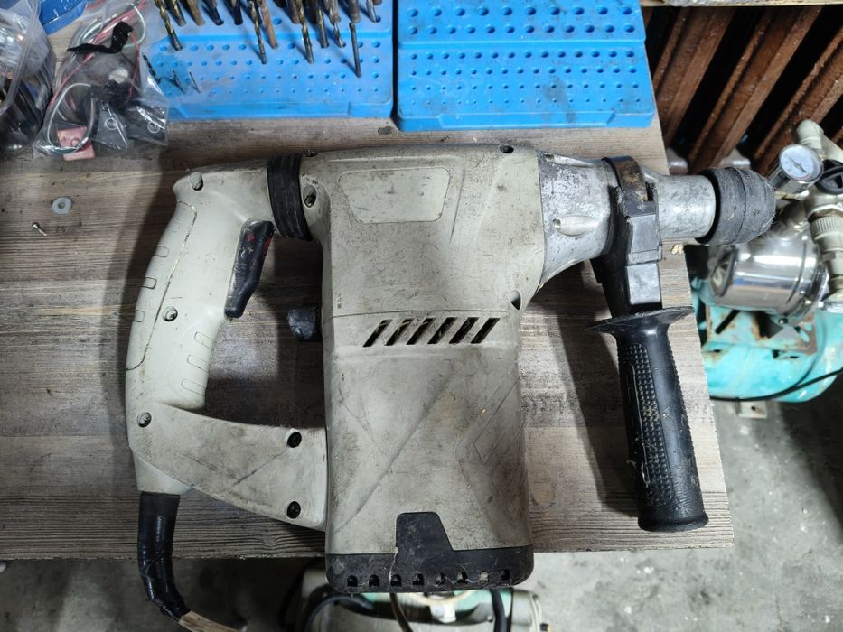 Перфоратор CROWN 1050Вт