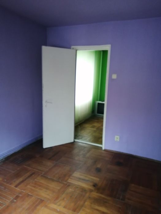 Apartament de vânzare 3camere confort 3 ,etaj 1 separare apa gaze lumina  încălzire centrala geamuri termopan 43mp OFERTA IMBATABILA