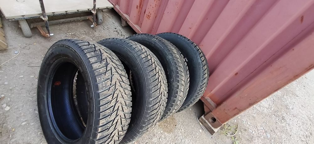 Продам резину 235/60/R18 шипы KAPSEN