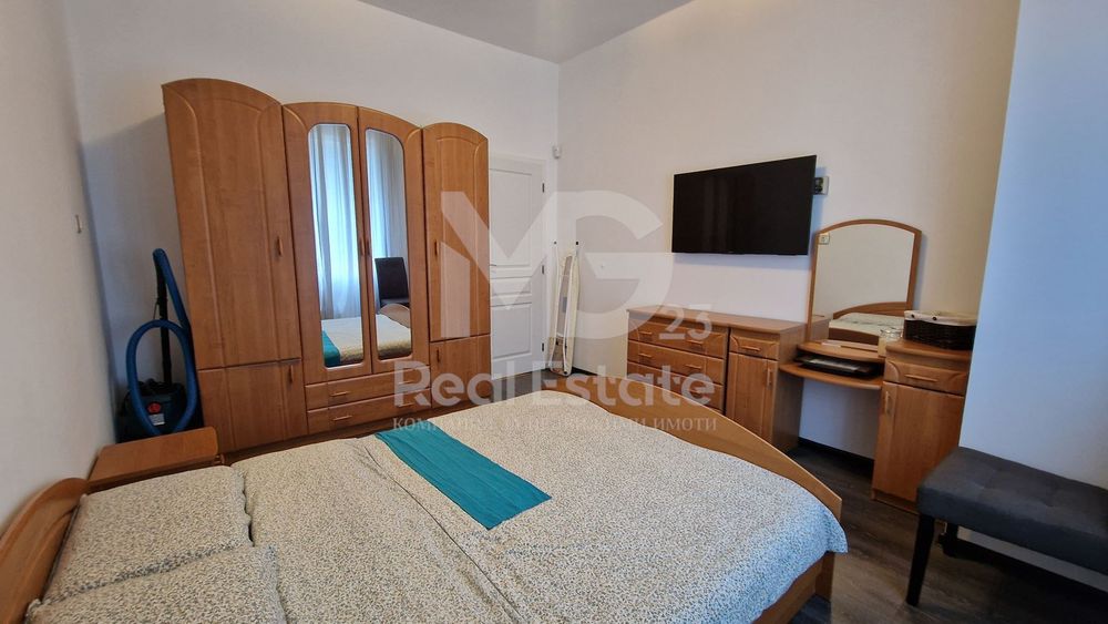 Дава се под наем Етаж от къща в Пловдив, Център - 85 кв.м за 612 € - Снимка #8