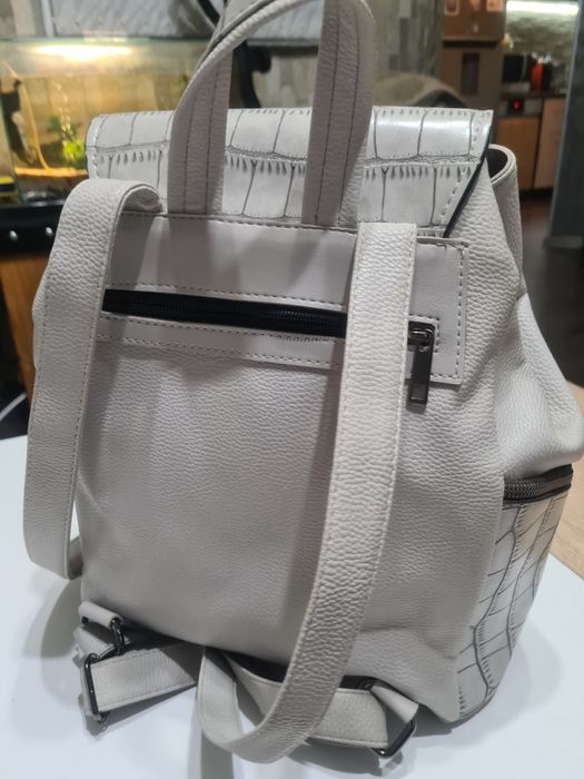 Дамска  раница .