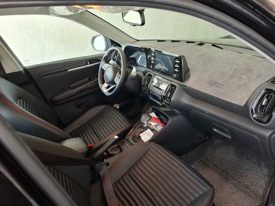 Продам свой автомобиль KIA Sonet 2025г. 8800 км