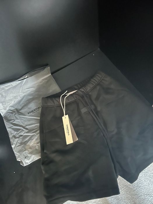 pantaloni essentials