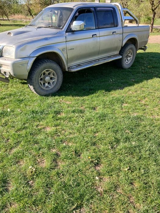 Vând Mitsubishi .