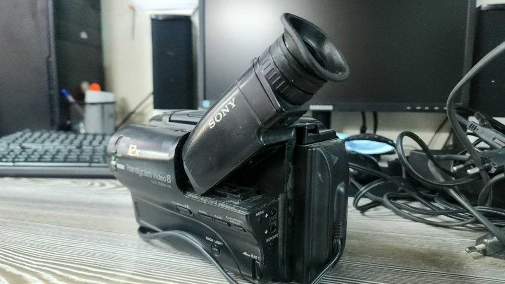 Срочно кассетали видеокамера SONY СОТИЛАДИ.